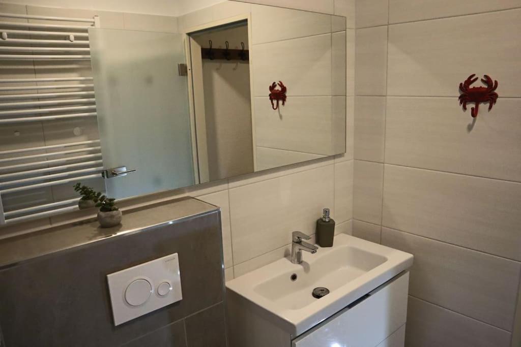 Emily'S Deichbude In Einer Historischen Villa In Dornumersiel ภายนอก รูปภาพ